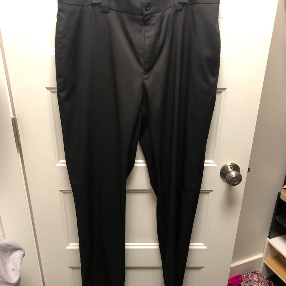 Mens black golf pants. Size 34x34.